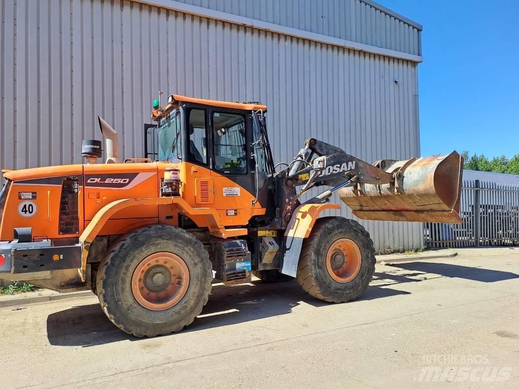 Doosan DL 250 Kolesni nakladalci
