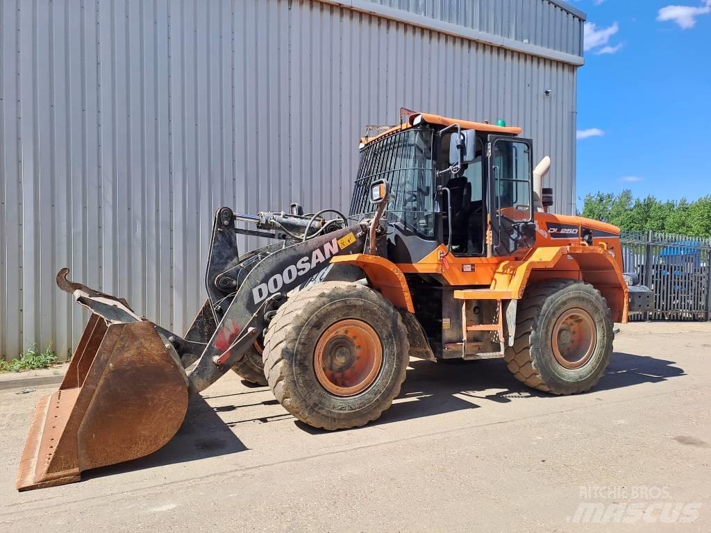 Doosan DL 250 Kolesni nakladalci