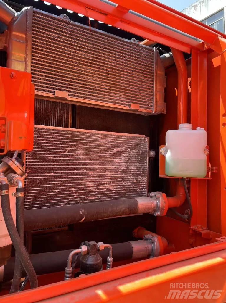 Doosan DX225LC Bagri goseničarji