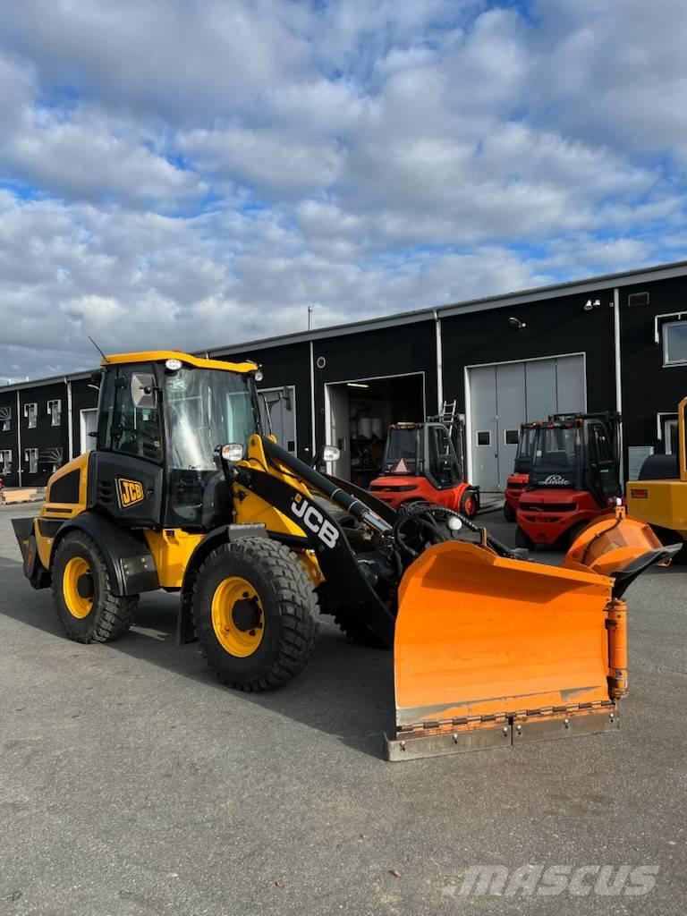 JCB 409 Kolesni nakladalci
