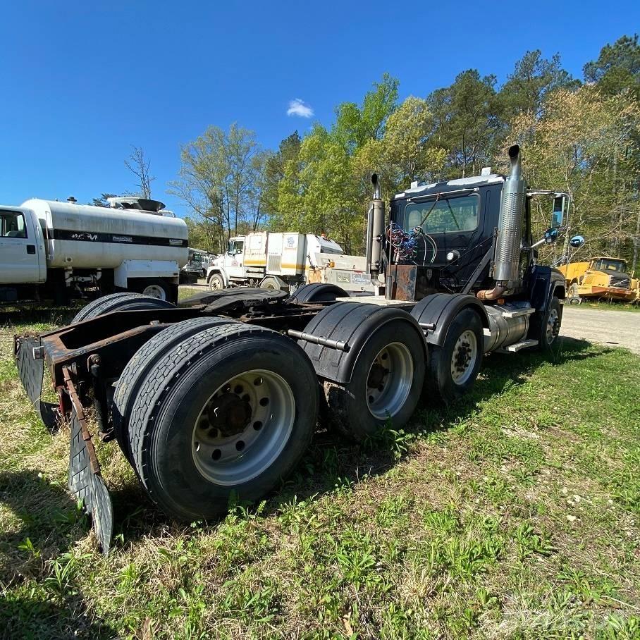 Mack CHN613 Vlačilci