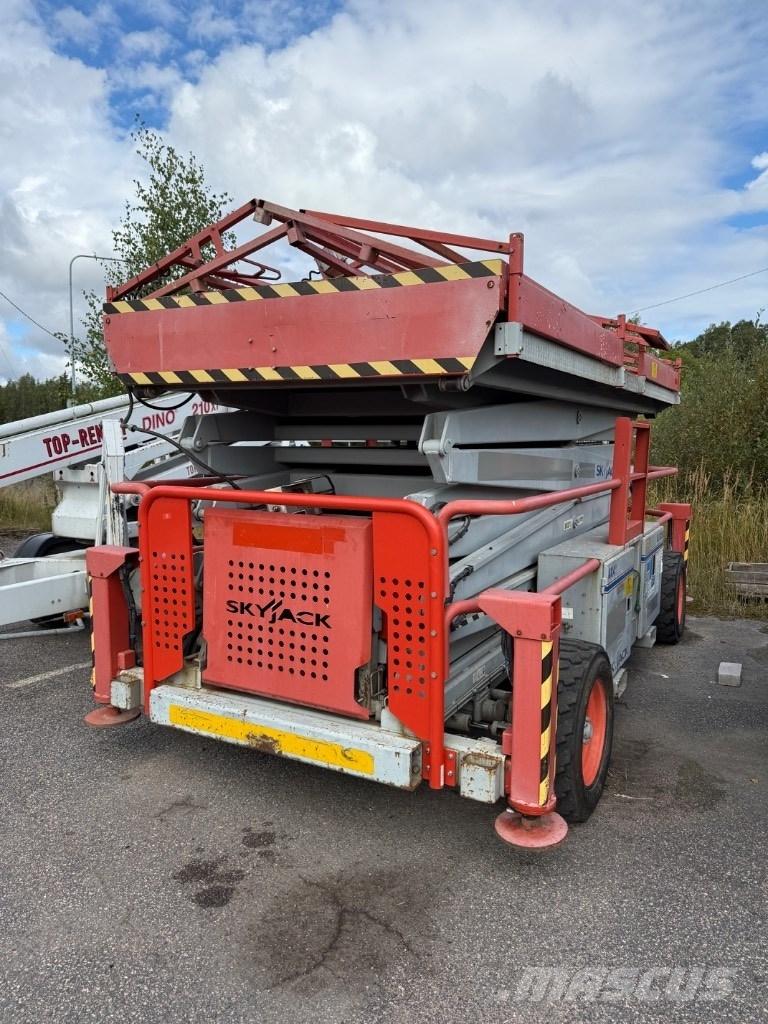 SkyJack SJ 9250 RT Škarjaste dvižne ploščadi