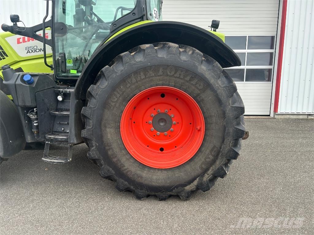 CLAAS Axion 850 Traktorji