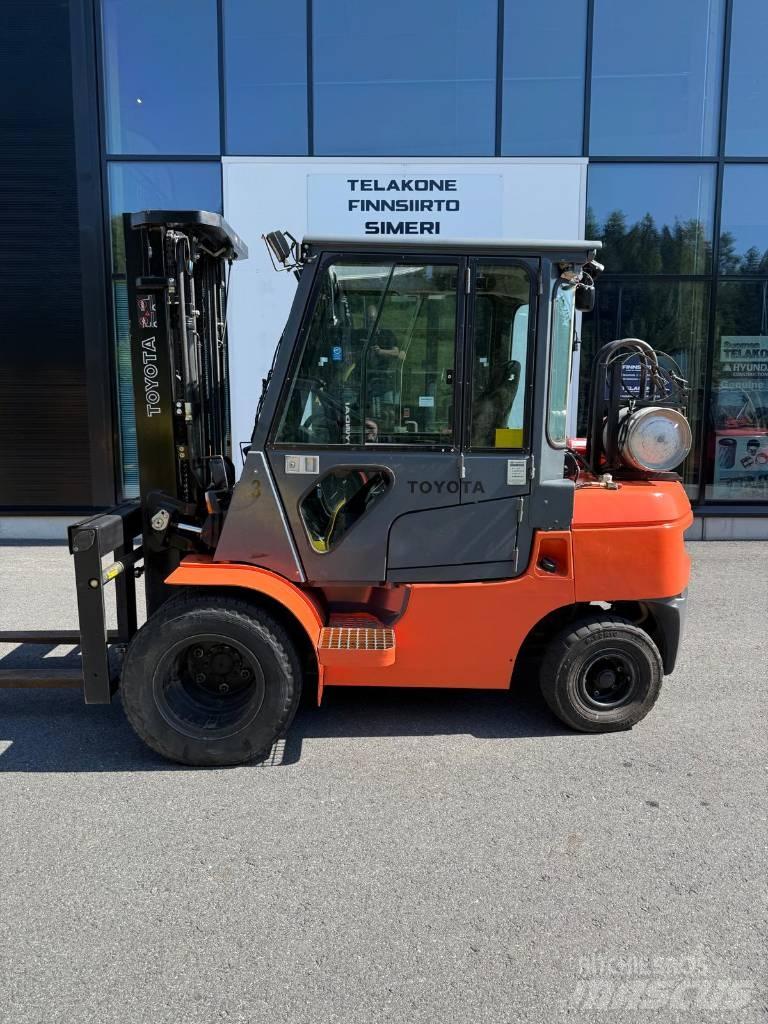 Toyota 02-7 FGF 30 Plinski viličarji