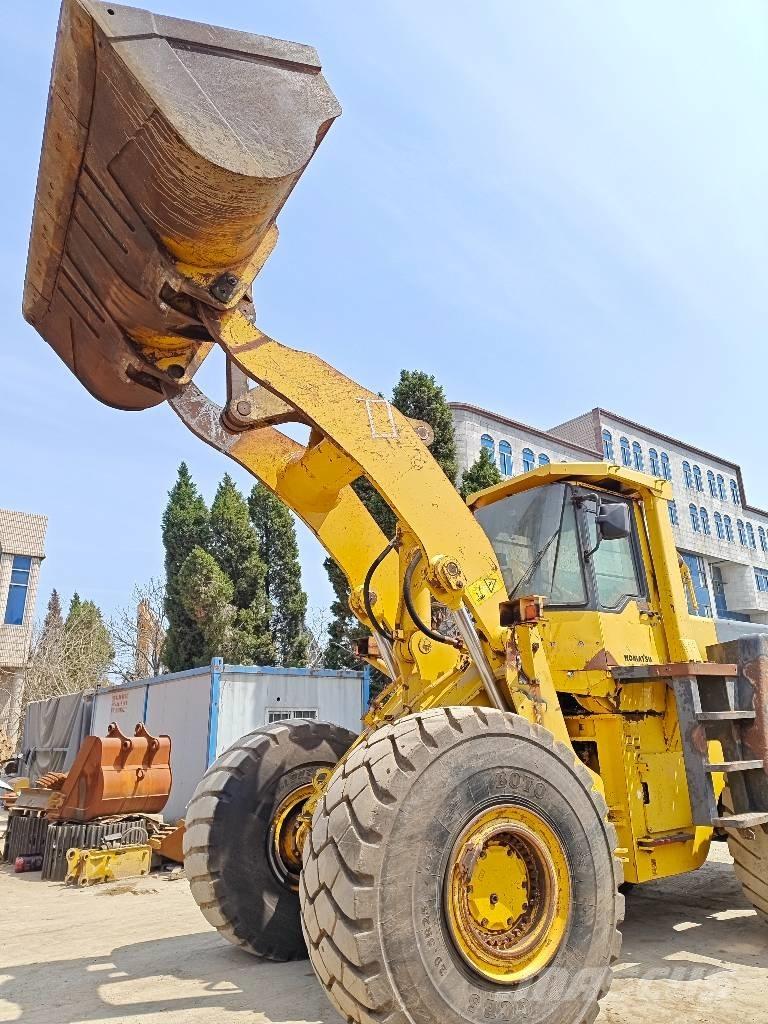 Komatsu WA 500 Kolesni nakladalci