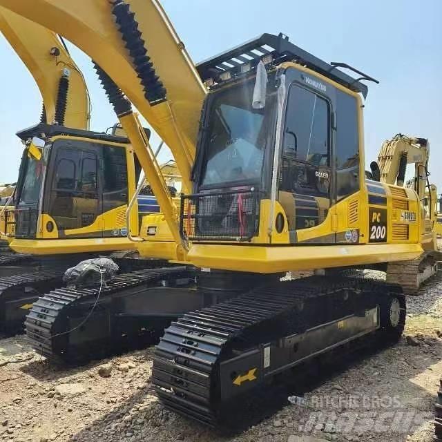 Komatsu PC 200-8 Midi bagri 7t – 12t