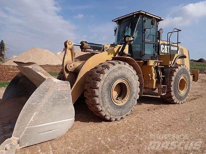 CAT 966M Kolesni nakladalci