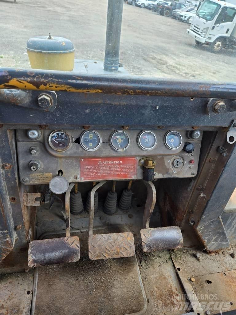 CAT D 3 B LGP Buldožerji goseničarji