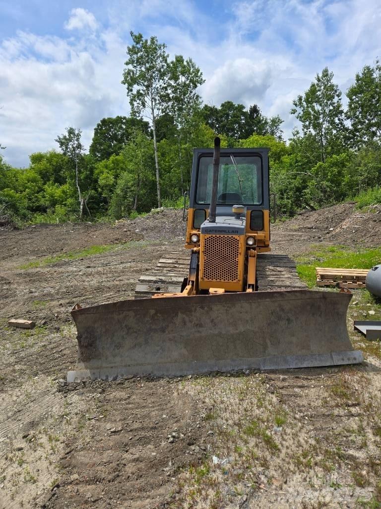 CAT D 3 B LGP Buldožerji goseničarji