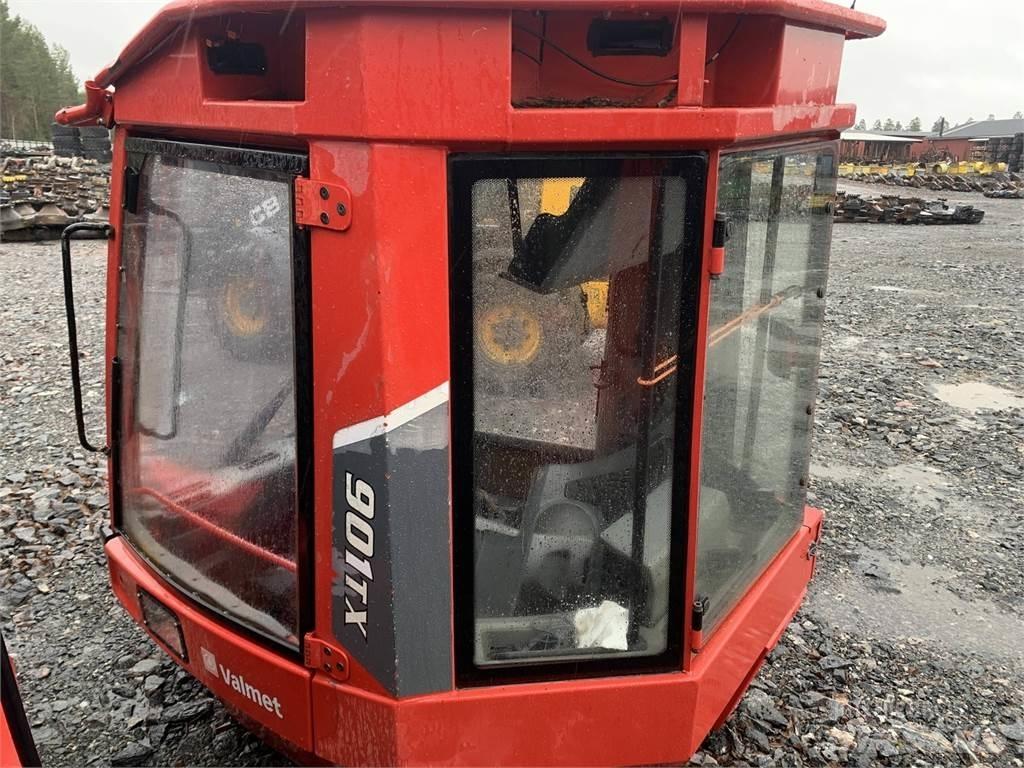 Komatsu 901TX Kabine in notranjost