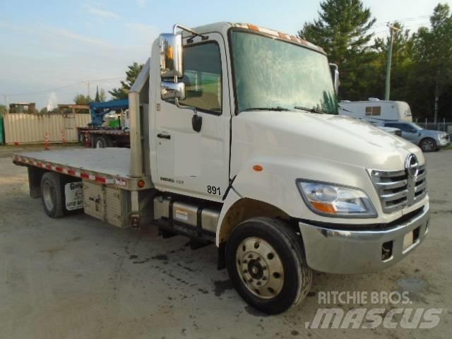 Hino 185 Tovornjaki s kesonom/platojem