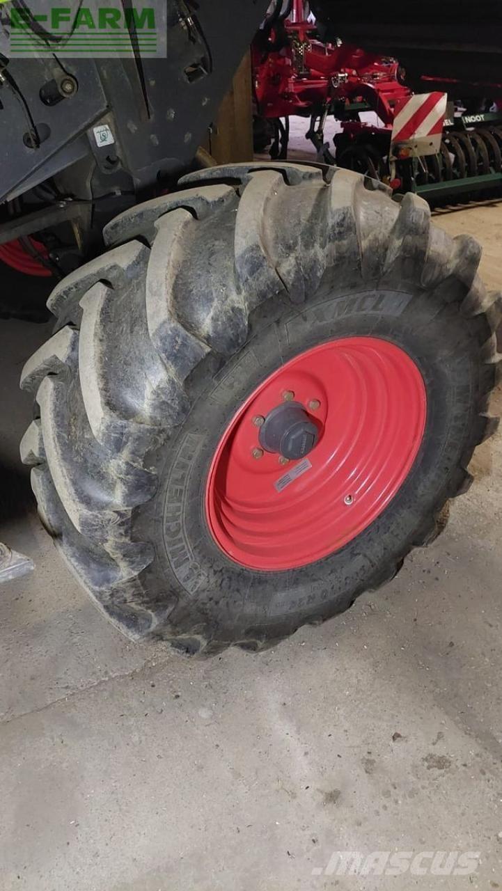 CLAAS tucano 430 Kombajni