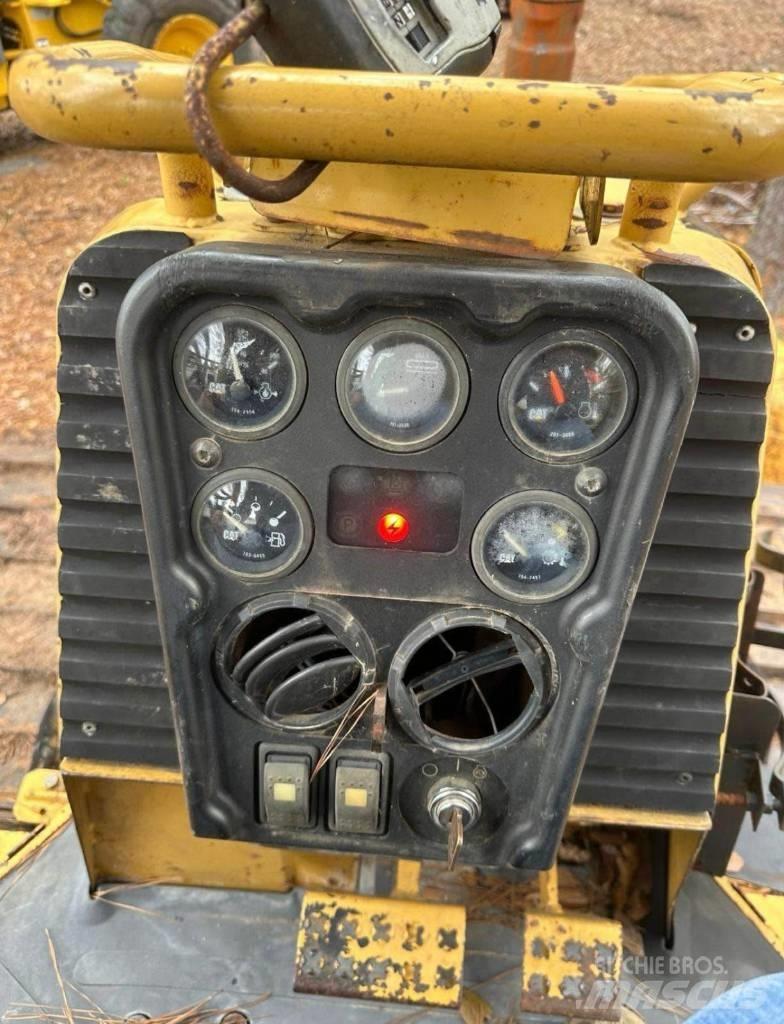 CAT D 3 G LGP Buldožerji goseničarji