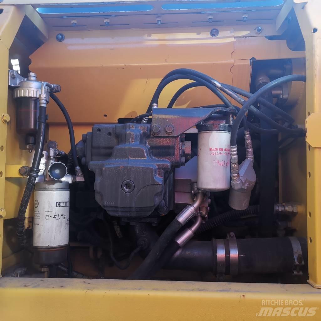 Komatsu PC 200-8 Bagri goseničarji