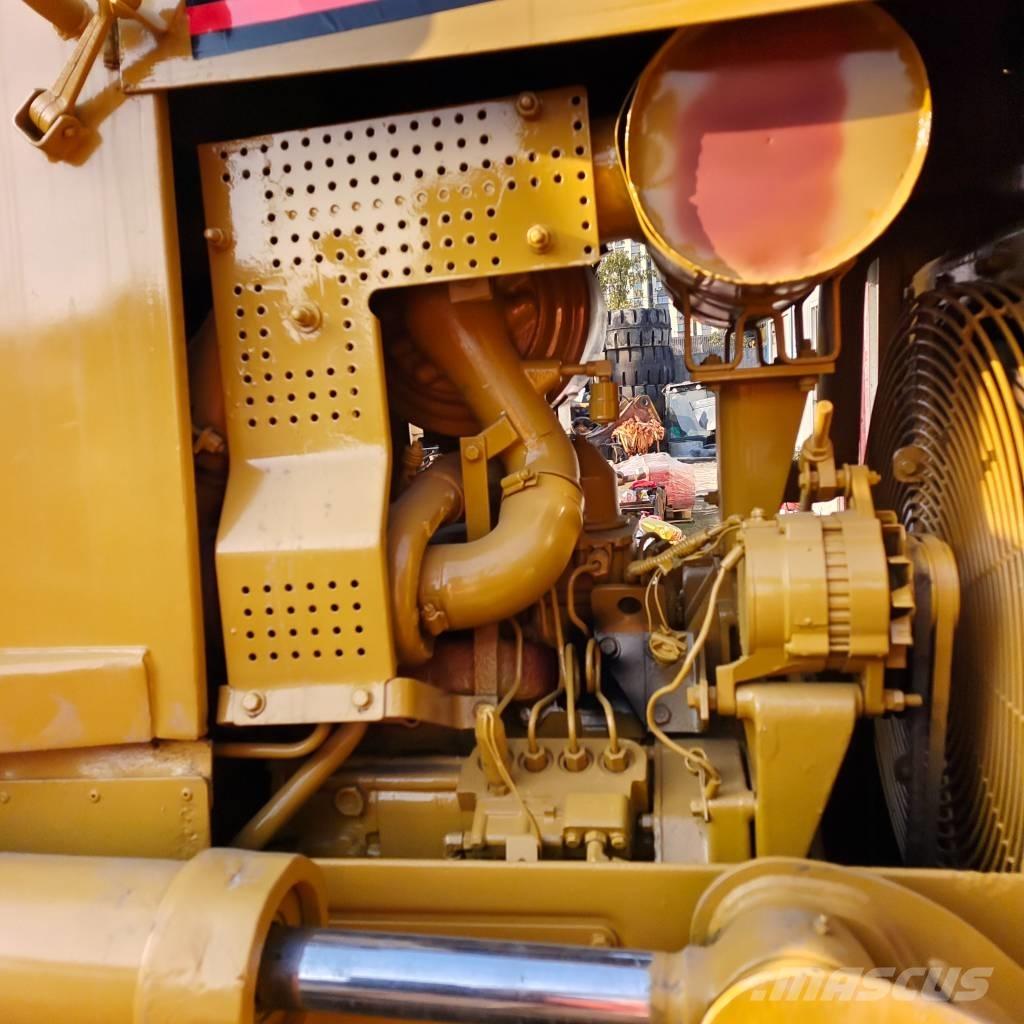CAT D 6 M Buldožerji goseničarji