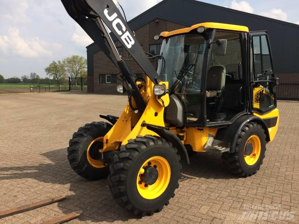 JCB 406 Kolesni nakladalci
