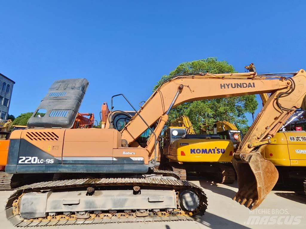 Hyundai Robex 220 LC Bagri goseničarji