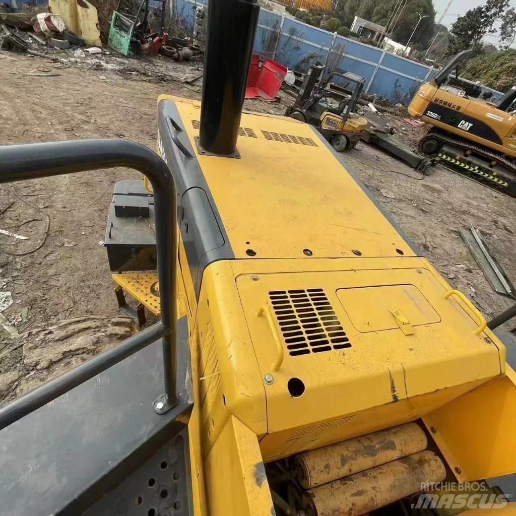 Komatsu WA 500 Kolesni nakladalci