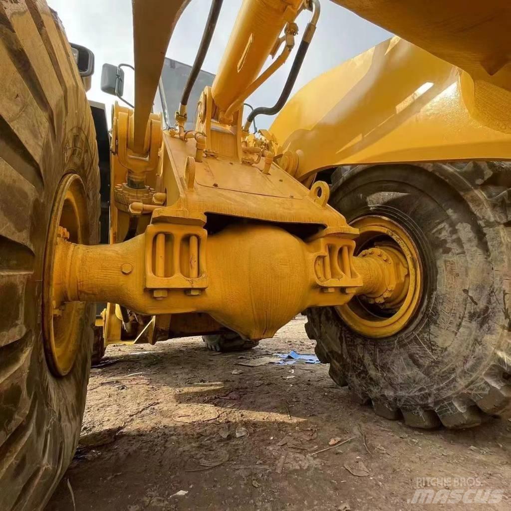 Komatsu WA 500 Kolesni nakladalci