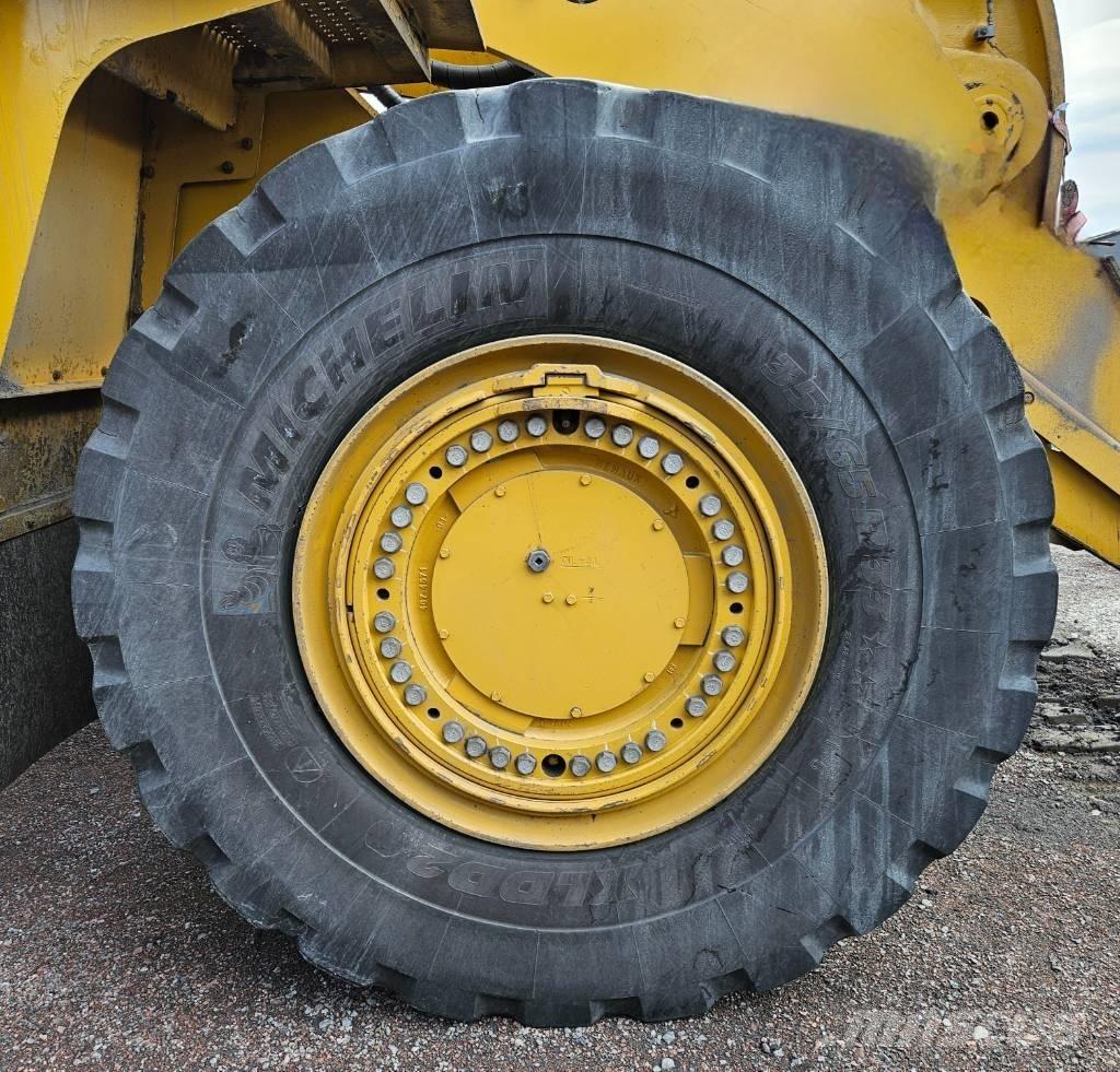 CAT 988 K Kolesni nakladalci