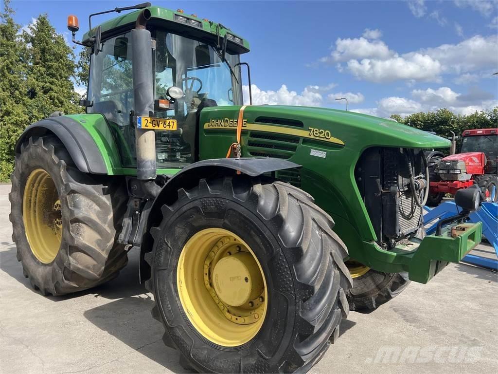 John Deere 7820 Traktorji