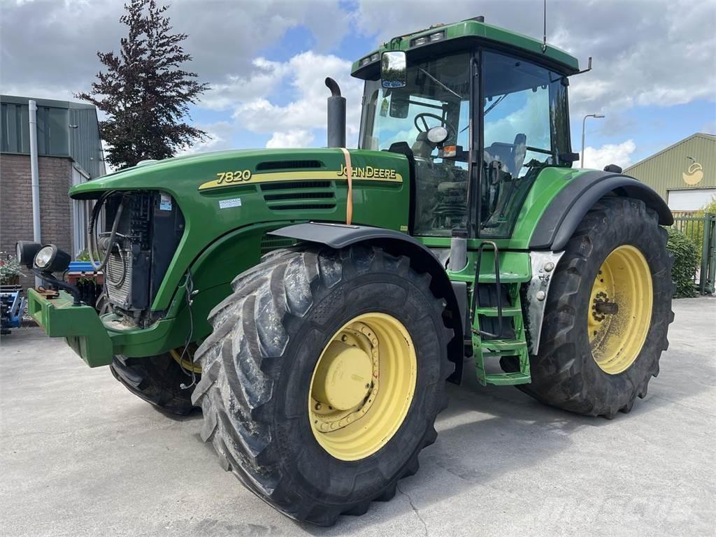 John Deere 7820 Traktorji