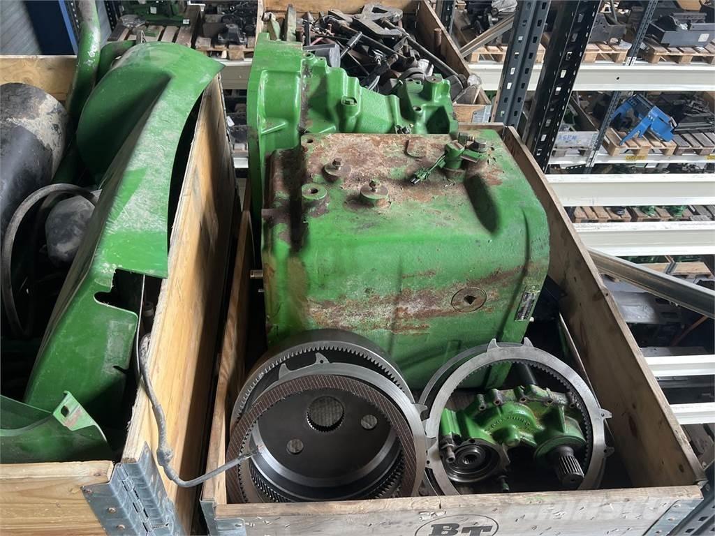 John Deere 7820 Traktorji