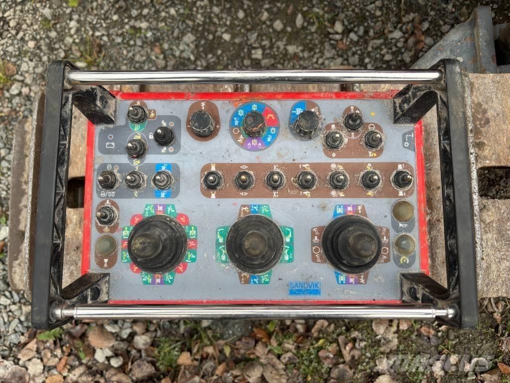 Sandvik Dino DC400Ri Terenske vrtalne naprave