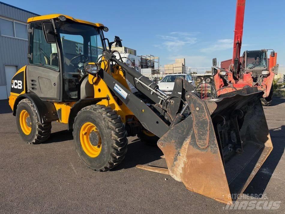 JCB 406 Kolesni nakladalci