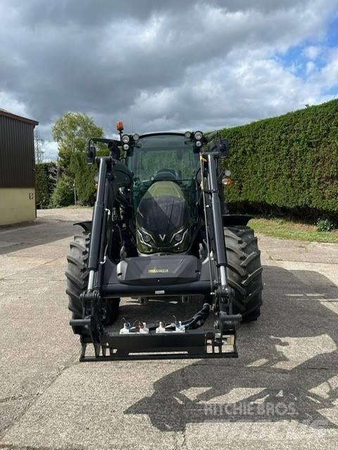 Valtra G 125 Traktorji