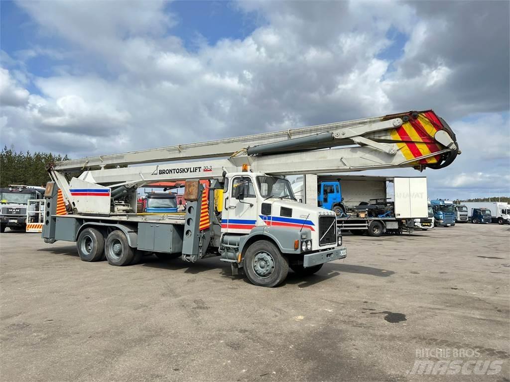 Volvo N12-1-V-6X2 Tovornjaki z žerjavom