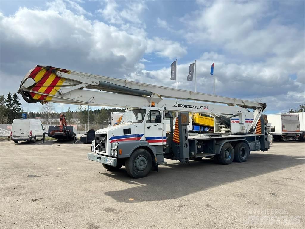 Volvo N12-1-V-6X2 Tovornjaki z žerjavom