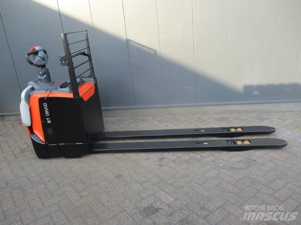 Toyota LPE 250 Električni nizko dvižni viličar s stojiščem