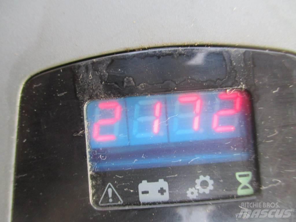 Toyota LPE 250 Električni nizko dvižni viličar s stojiščem