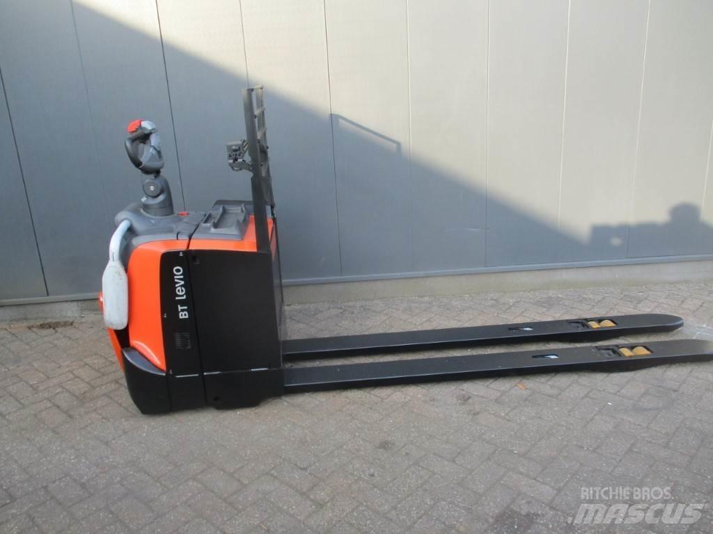 Toyota LPE 250 Električni nizko dvižni viličar s stojiščem