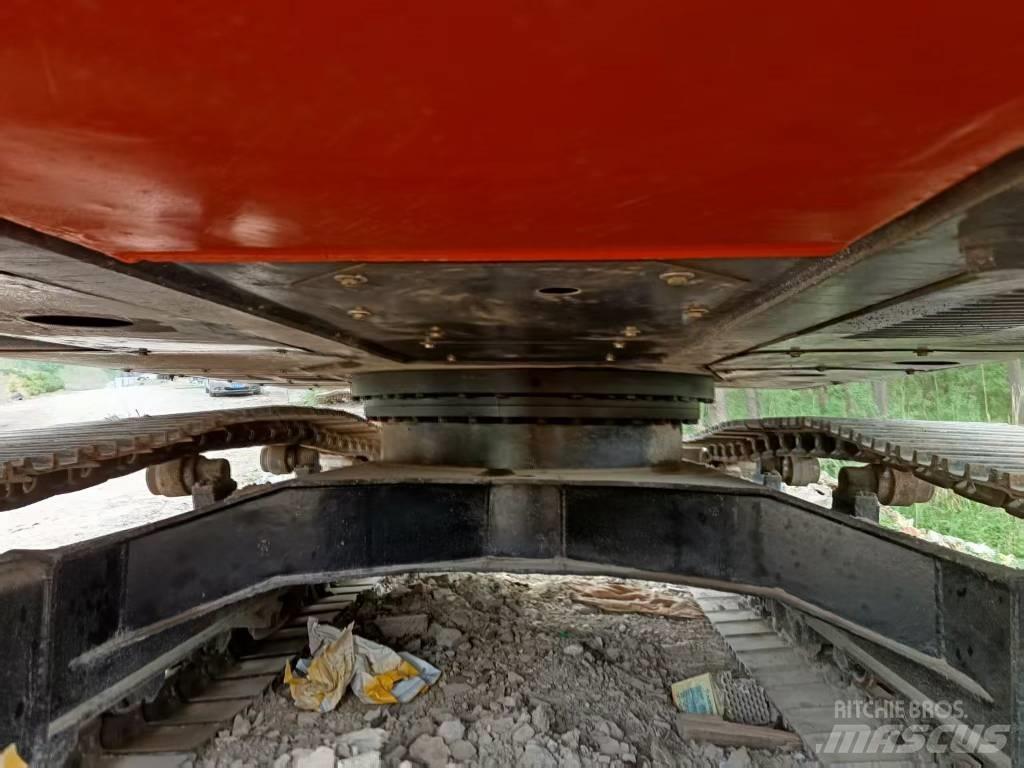 Hitachi ZX200 Bagri goseničarji