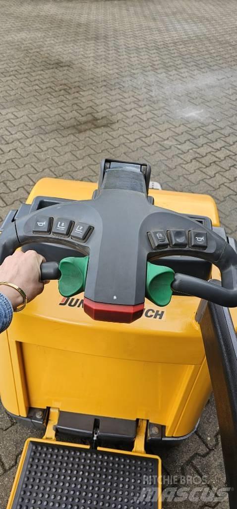 Jungheinrich ERE220 Električni nizko dvižni viličar