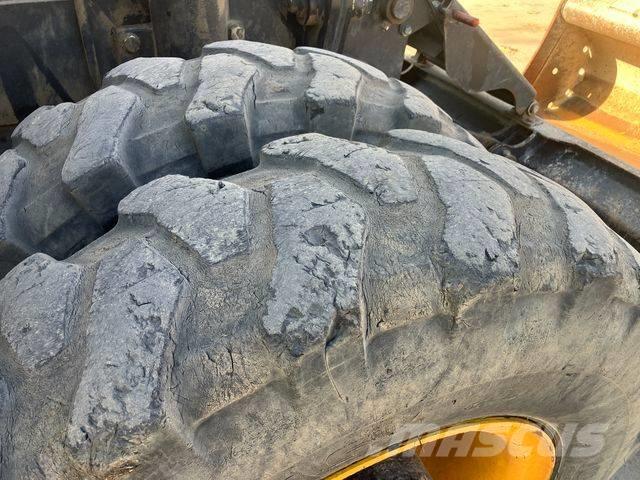 JCB JS 175 W Bagri na kolesih