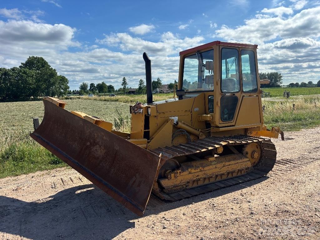 CAT D 4 C Buldožerji goseničarji