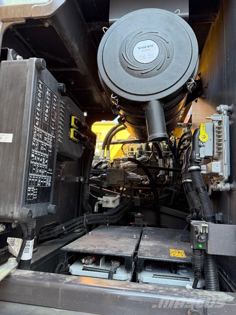 Volvo EC220E Bagri goseničarji