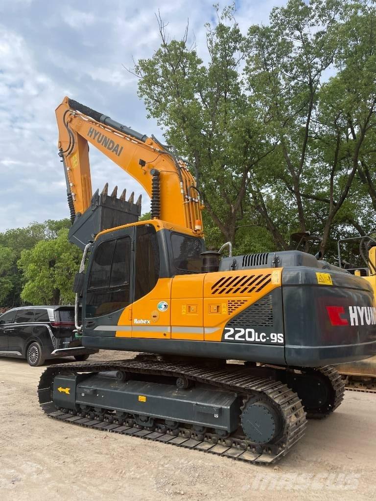 Hyundai 220LC-9S Midi bagri 7t – 12t