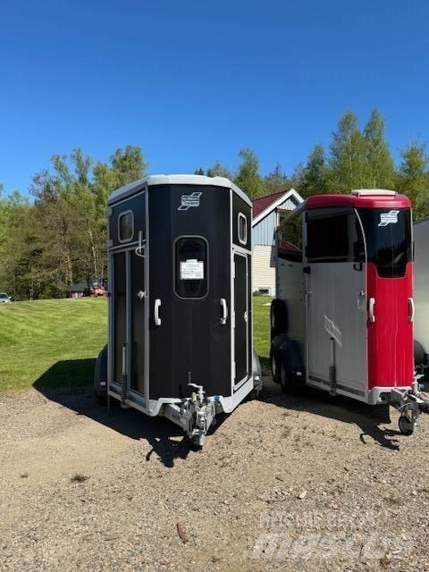 Ifor Williams HB 506 Polprikolice za prevoz živine