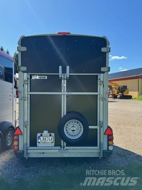 Ifor Williams HB 506 Polprikolice za prevoz živine