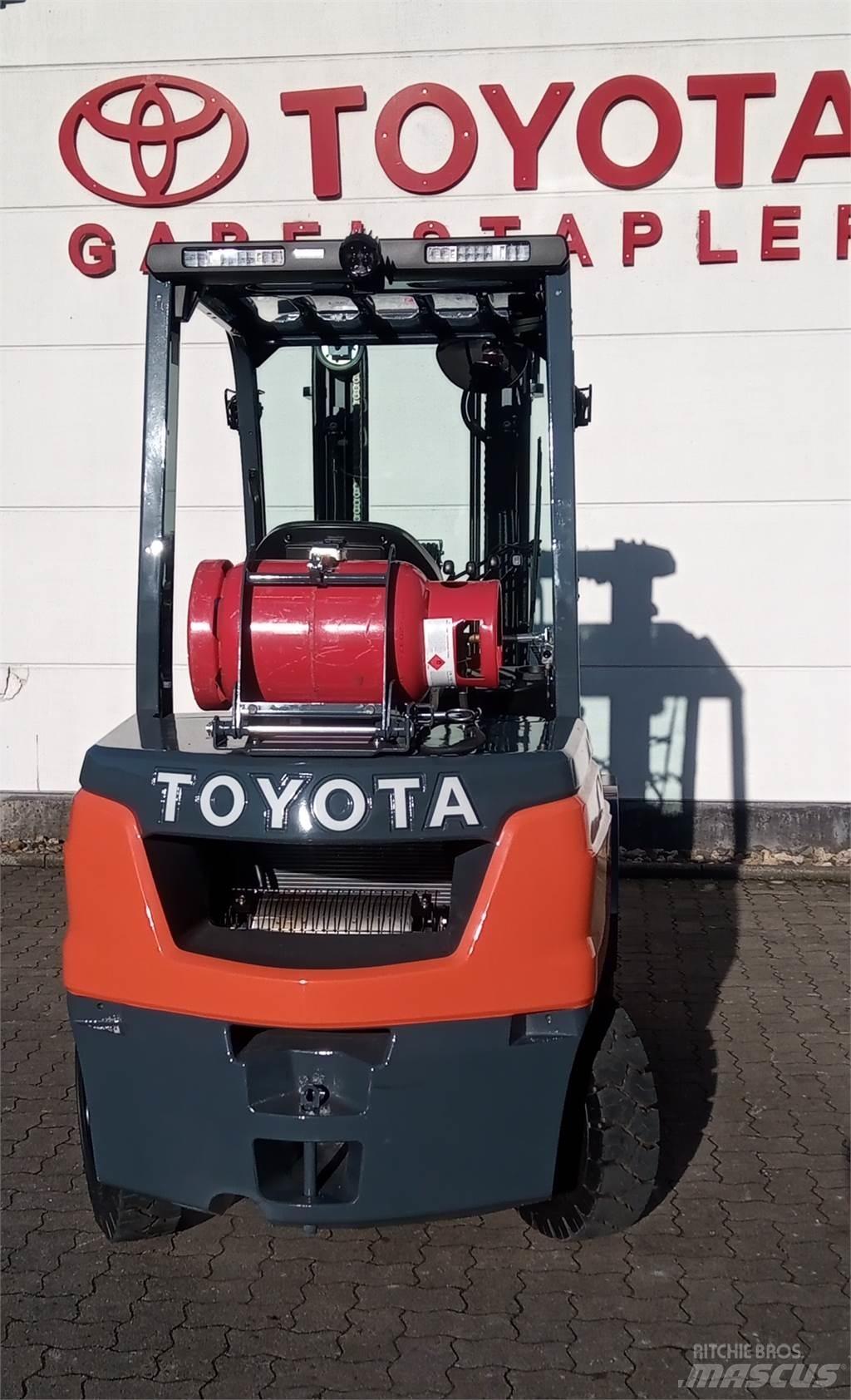Toyota 02-8FGF30 Plinski viličarji