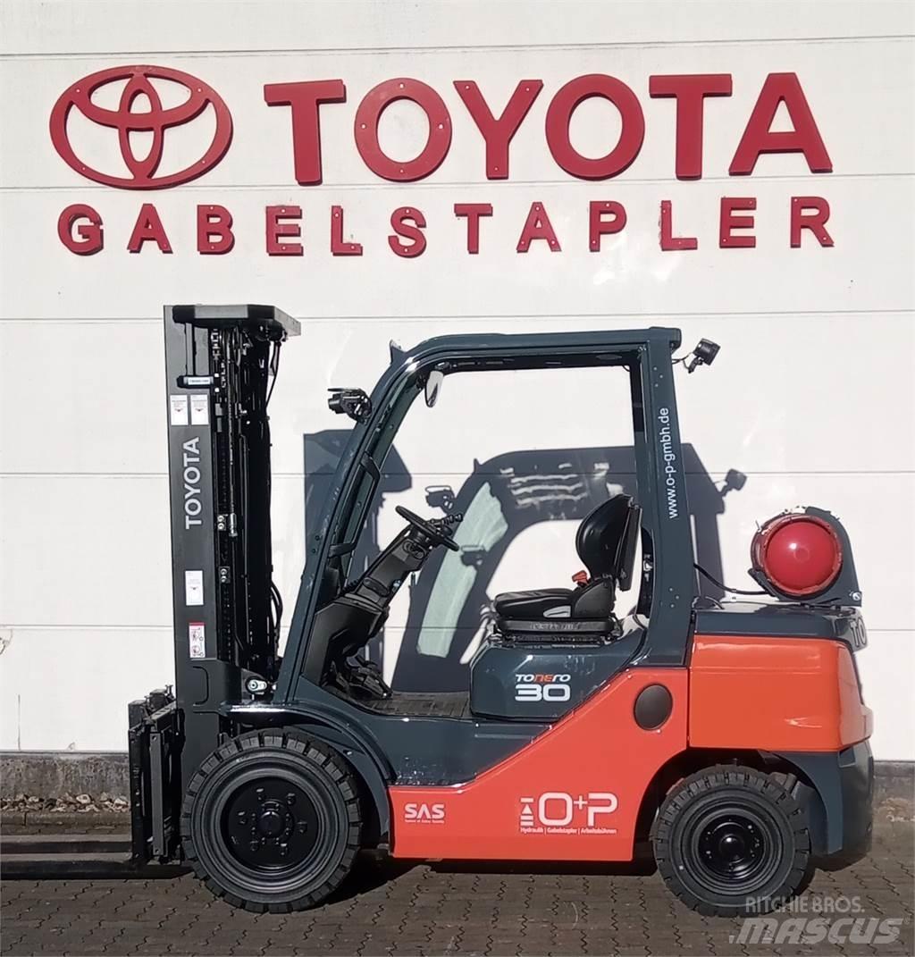 Toyota 02-8FGF30 Plinski viličarji
