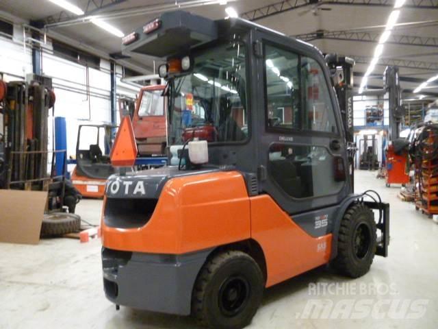 Toyota 52 - 2 - FDJF 35 Dizelski viličarji