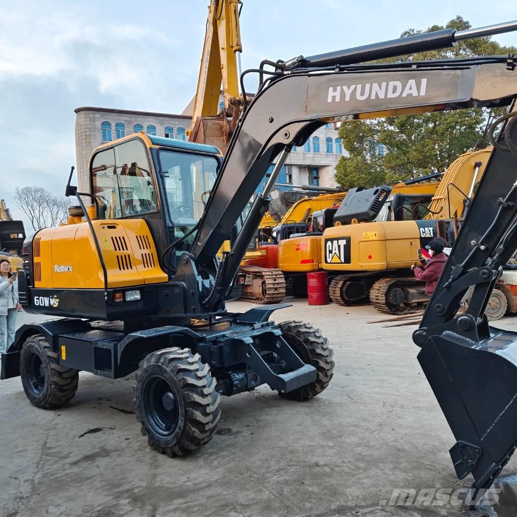 Hyundai 60 W VS Bagri na kolesih