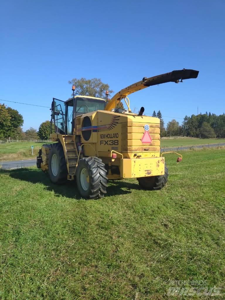 New Holland FX 38 Stroji za krmo na lastni pogon