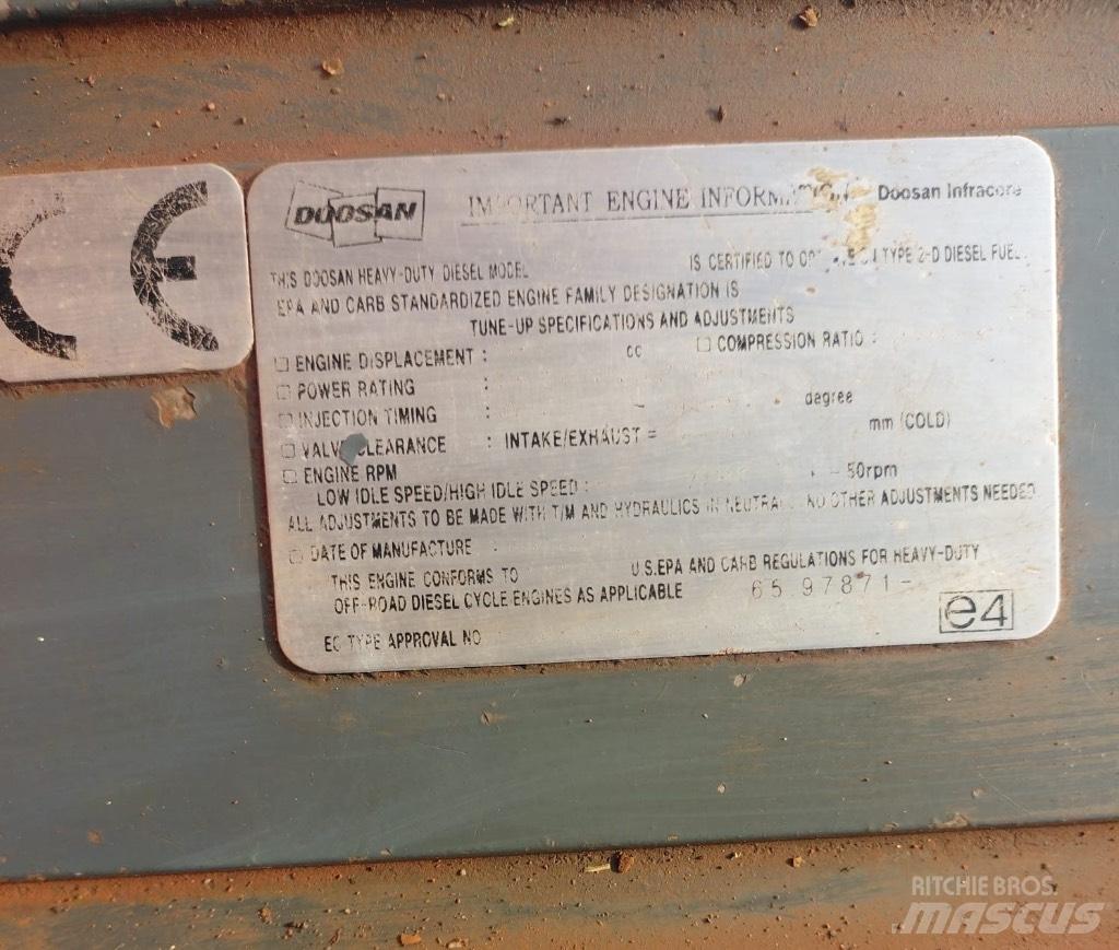 Doosan DX 300 LC-5 Bagri goseničarji