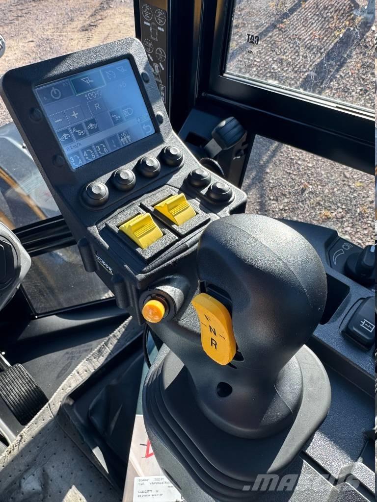 CAT 908 Kolesni nakladalci